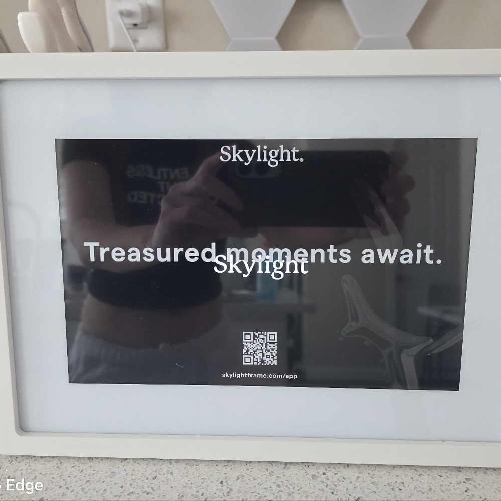 Skylight Digital Photo Frame 10inch White Brand New. Never Used